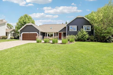 Homes For Sale - 10820 46th Place<br/> Minneapolis, MN 55442