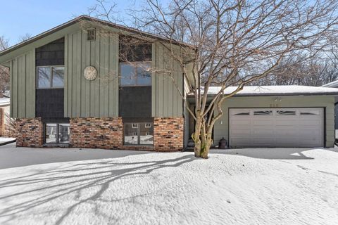 Homes For Sale - 2287 Brooks Avenue<br/> Red Wing, MN 55066