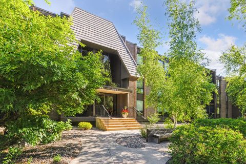 Condo For Sale - 6085 Lincoln Drive<br/> Edina, MN 55436