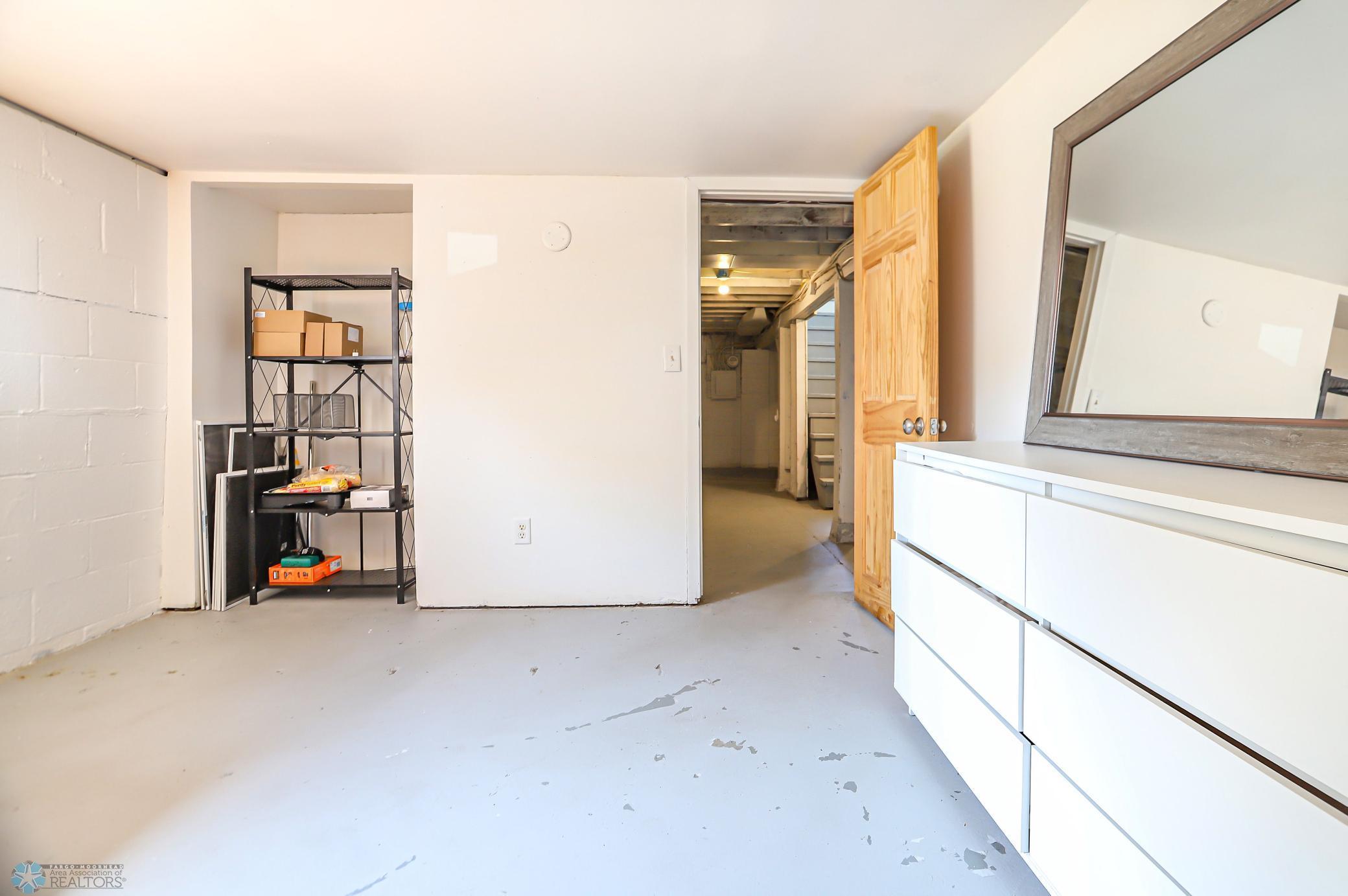 Fargo, North Dakota 58103, United States, 4 Bedrooms Bedrooms, ,1 BathroomBathrooms,Residential,Pending,46906