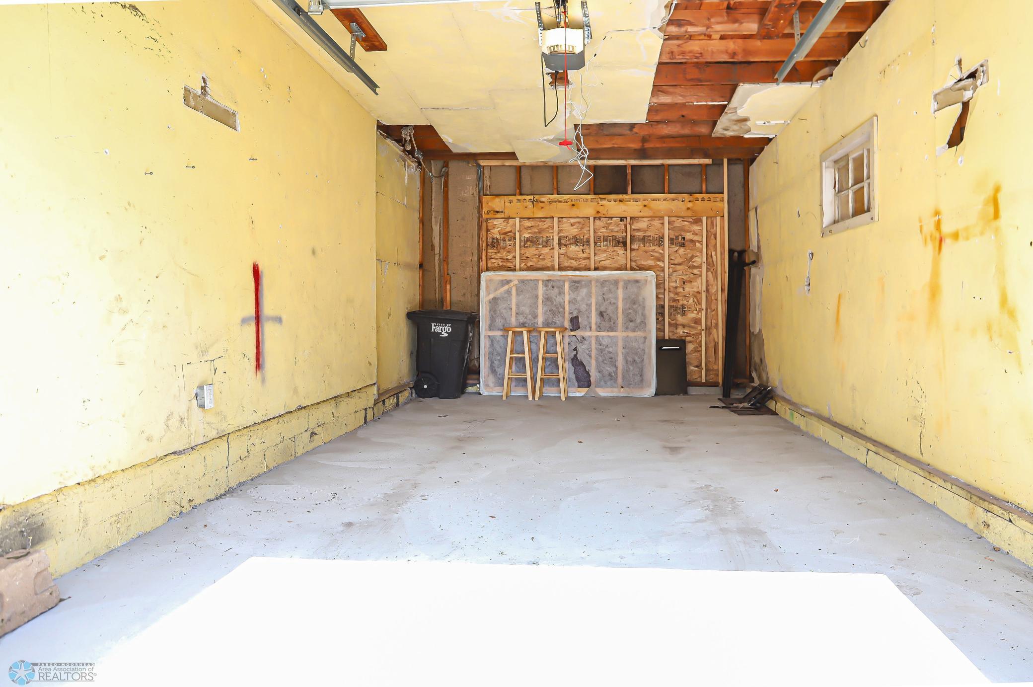 Fargo, North Dakota 58103, United States, 4 Bedrooms Bedrooms, ,1 BathroomBathrooms,Residential,Pending,46906