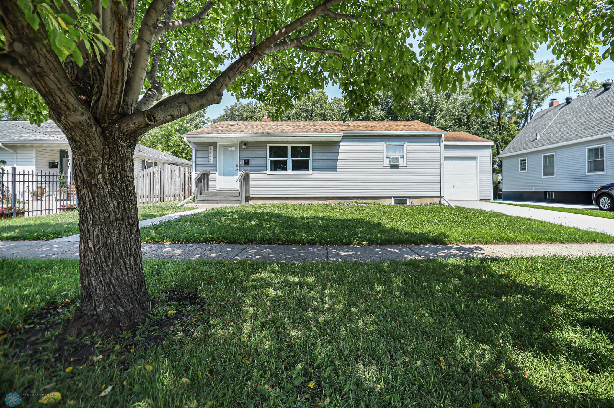 Fargo, North Dakota 58103, United States, 4 Bedrooms Bedrooms, ,1 BathroomBathrooms,Residential,Pending,46906