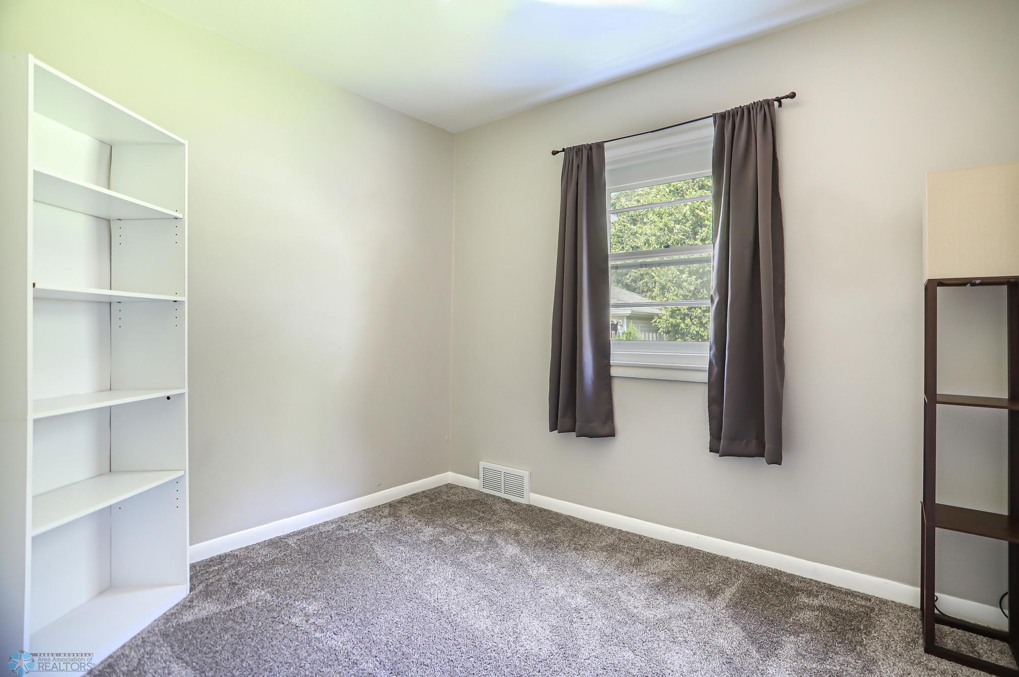 Fargo, North Dakota 58103, United States, 4 Bedrooms Bedrooms, ,1 BathroomBathrooms,Residential,Pending,46906