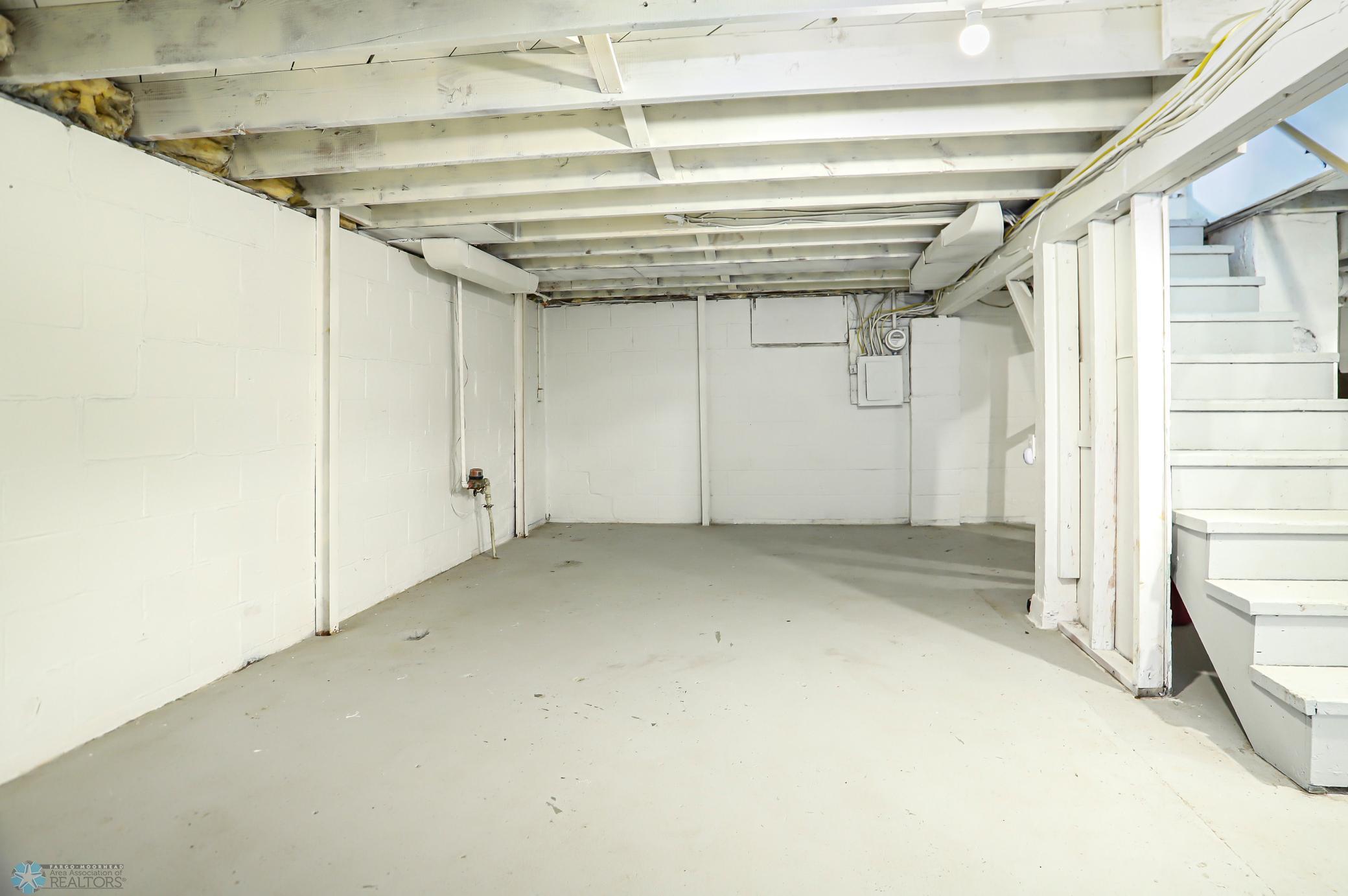 Fargo, North Dakota 58103, United States, 4 Bedrooms Bedrooms, ,1 BathroomBathrooms,Residential,Pending,46906