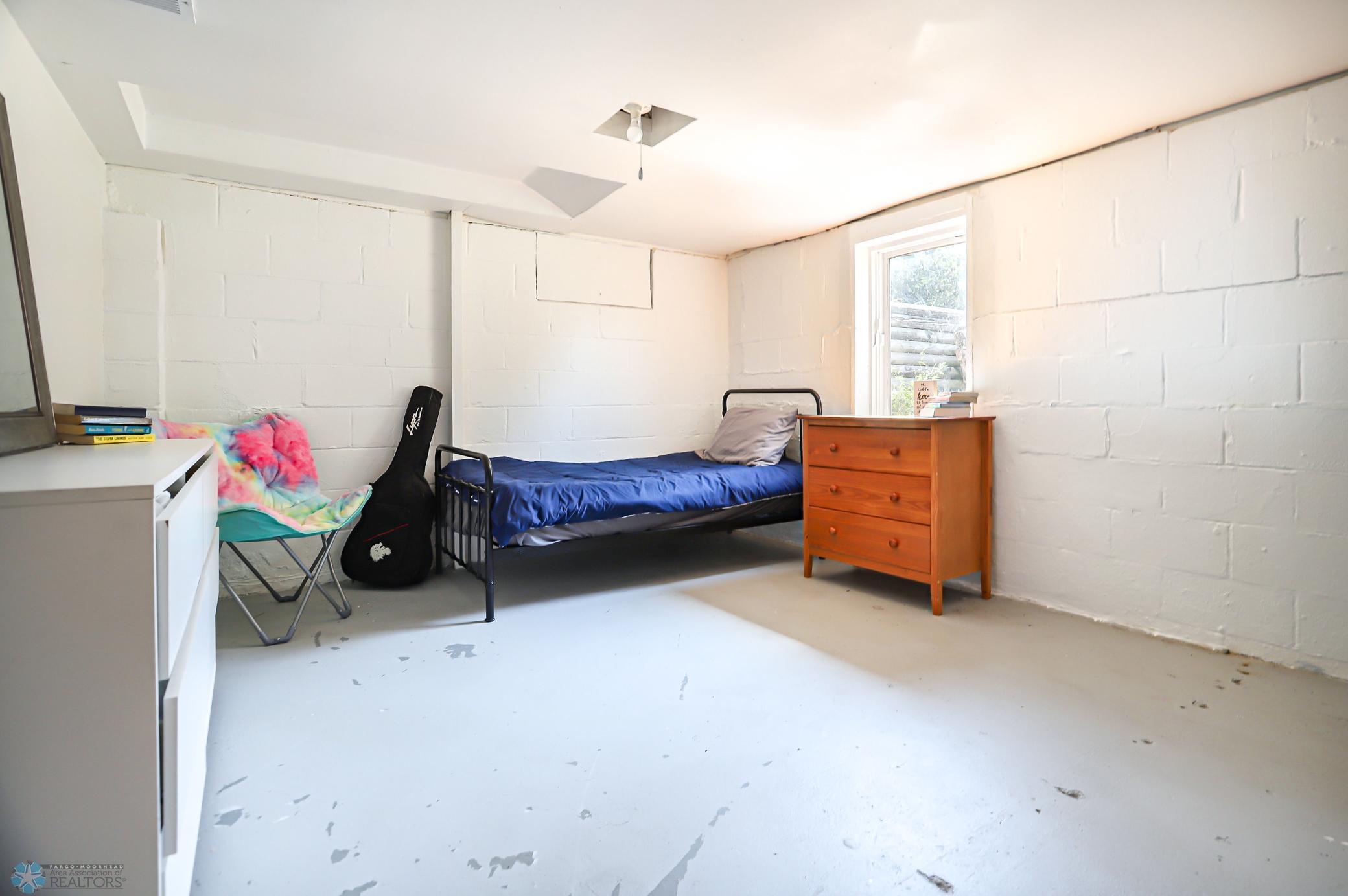 Fargo, North Dakota 58103, United States, 4 Bedrooms Bedrooms, ,1 BathroomBathrooms,Residential,Pending,46906