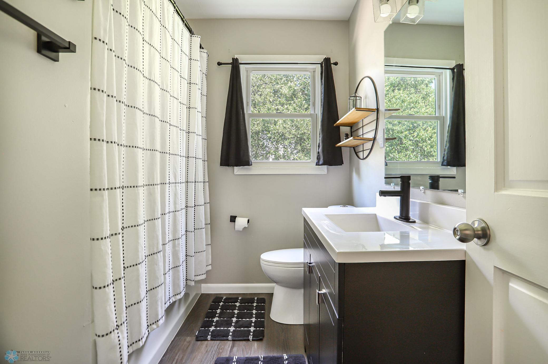 Fargo, North Dakota 58103, United States, 4 Bedrooms Bedrooms, ,1 BathroomBathrooms,Residential,Pending,46906