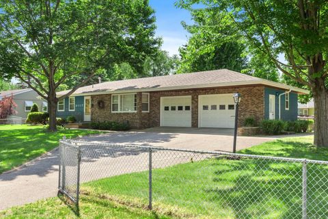 Homes For Sale - 8117 Iris Drive<br/> Hennepin County, Minneapolis, MN 55428