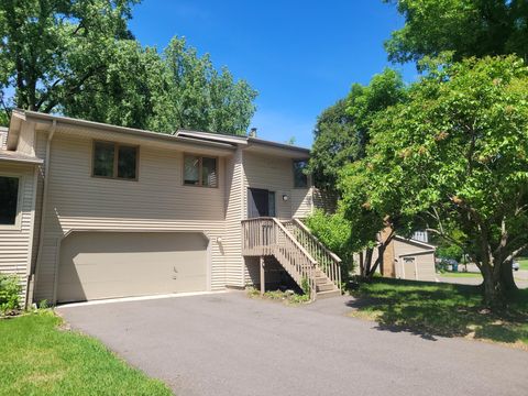 Townhouse For Sale - 1585 S Bavarian Pass<br/> Anoka County, Minneapolis, MN 55432