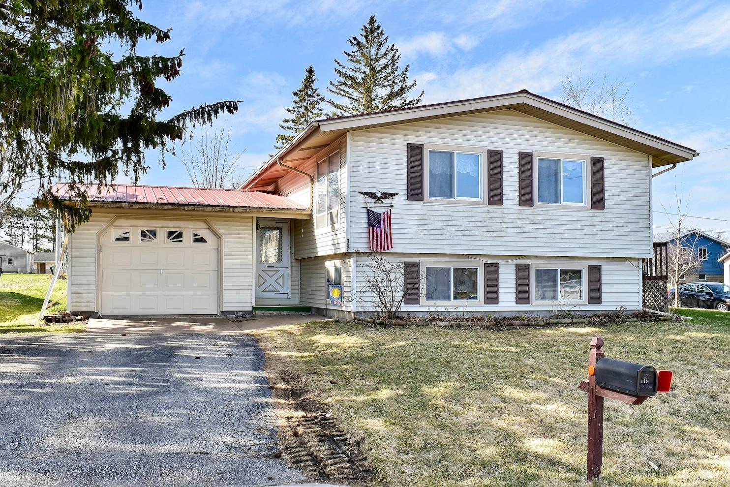 135 S 1st Street, Lewiston, Minnesota image 1