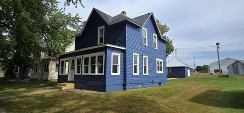 Homes For Sale - 416 Plum Street<br/> Lakefield, MN 56150