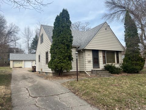 Homes For Sale - 307 E 6th Street<br/> Freeborn County, Albert Lea, MN 56007