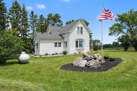 Homes For Sale - 35504 Reed Avenue<br/> Shafer, MN 55074