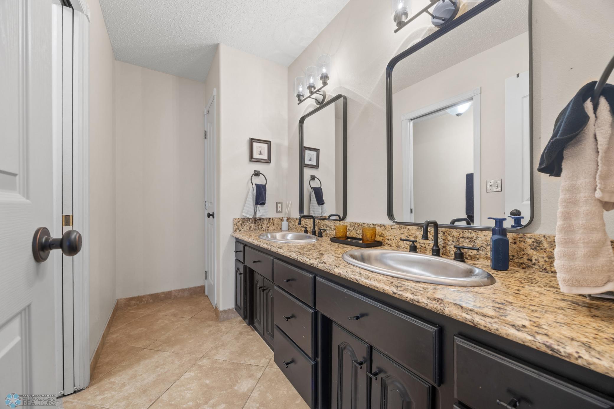4315 Timberline Drive, Fargo, North Dakota image 19