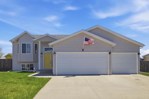 Homes For Sale - 4537 Newport Lane<br/> Cass County, West Fargo, ND 58078