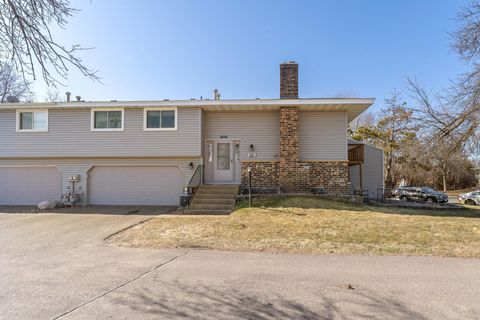Homes For Sale - 11911 71st Avenue<br/> Hennepin County, Maple Grove, MN 55369