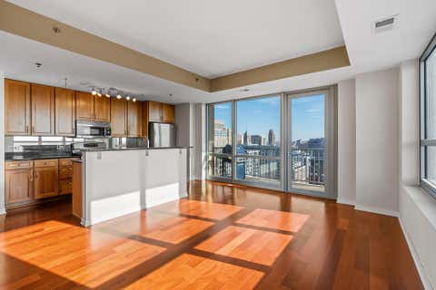 Condo For Rent - 929 Portland Avenue<br/> Minneapolis, MN 55404