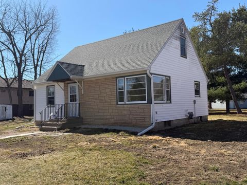 Homes For Sale - 307 N Walnut Street<br/> La Crescent, MN 55947
