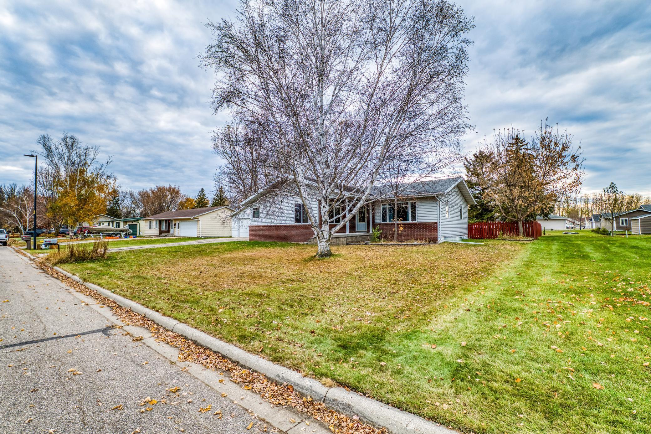 311 Oriole Avenue, Thief River Falls, Minnesota image 2