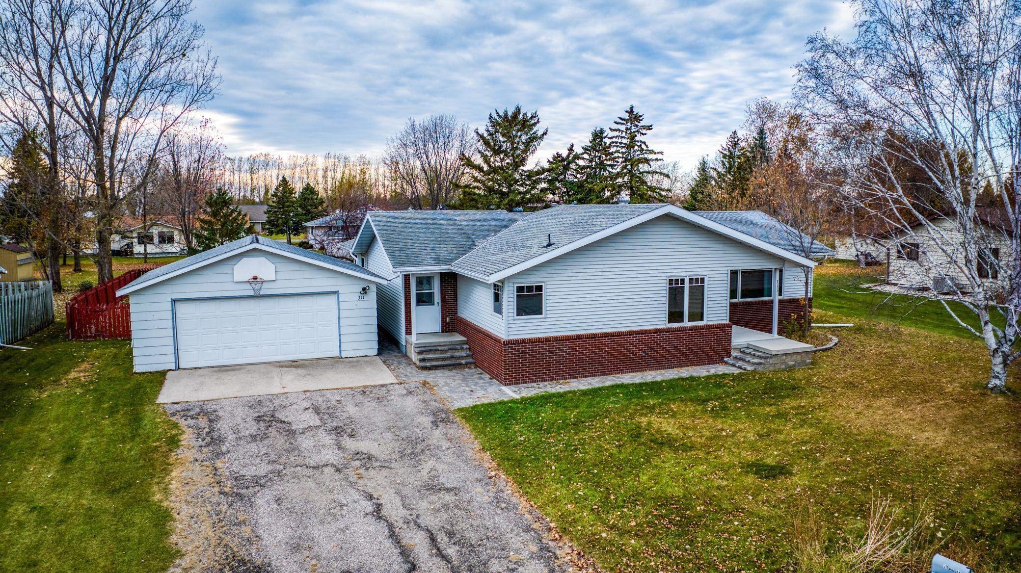 311 Oriole Avenue, Thief River Falls, Minnesota image 1
