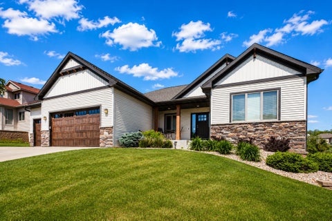 Homes For Sale - 1936 Kerry Drive<br/> Olmsted County, Rochester, MN 55906