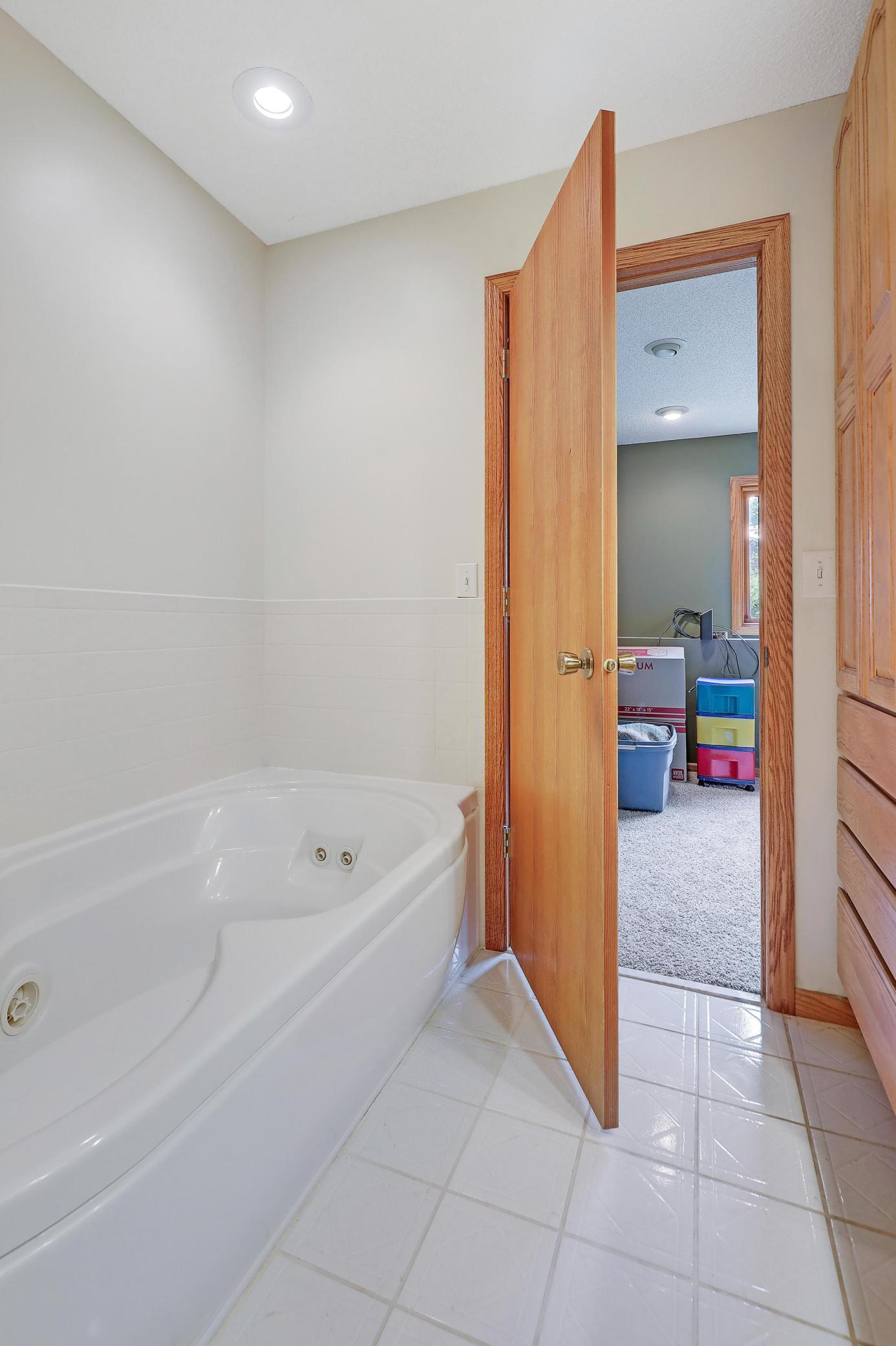 8448 Fairfield Road, Minneapolis, Minnesota image 12