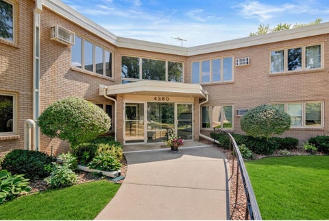 Condo For Sale - 4380 Brookside Court<br/> Edina, MN 55436