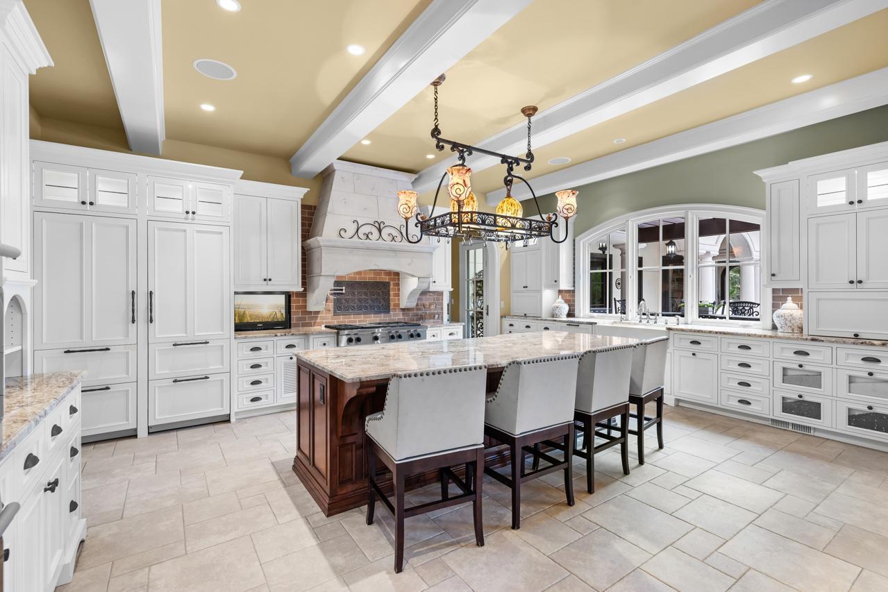 1560 Hunter Drive, Wayzata, Minnesota image 8