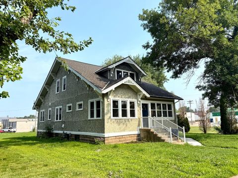 Homes For Sale - 1333 1st Avenue<br/> Sibley County, Gibbon, MN 55335