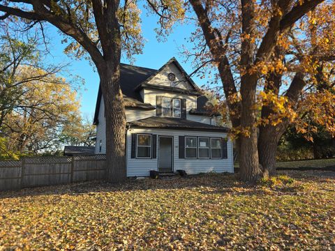 Homes For Sale - 109 W Bridge Street<br/> Redwood Falls, MN 56283
