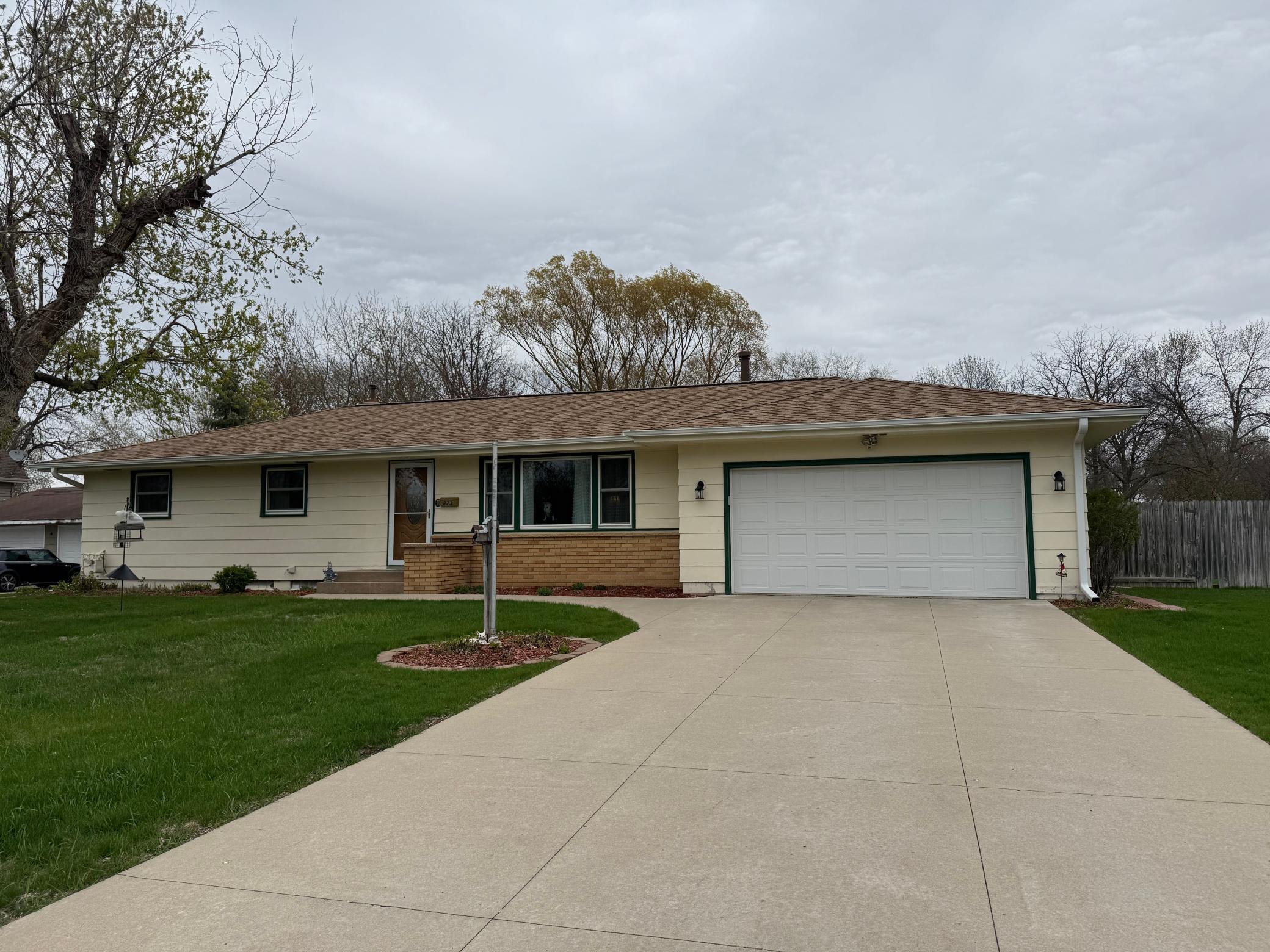 823 Apgar Street, Shakopee, Minnesota image 1
