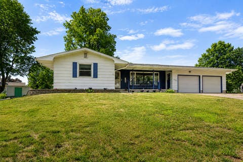 Homes For Sale - 1516 Wellington Crescent<br/> Faribault, MN 55021