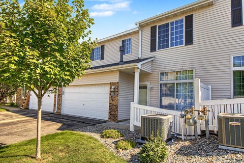 Townhouse For Sale - 1944 Mockingbird Avenue<br/> Shakopee, MN 55379