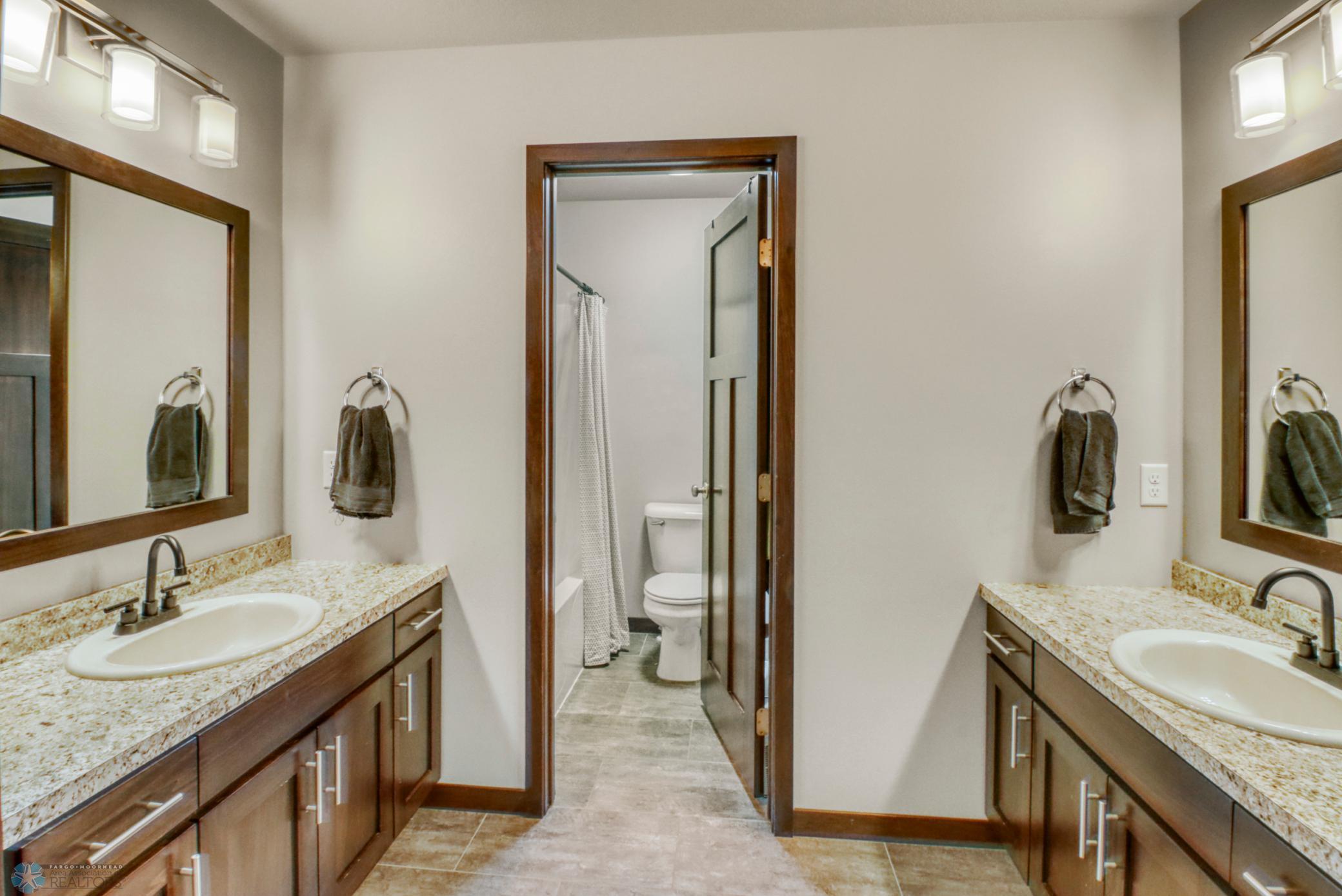 2322 12 Street, West Fargo, North Dakota image 38