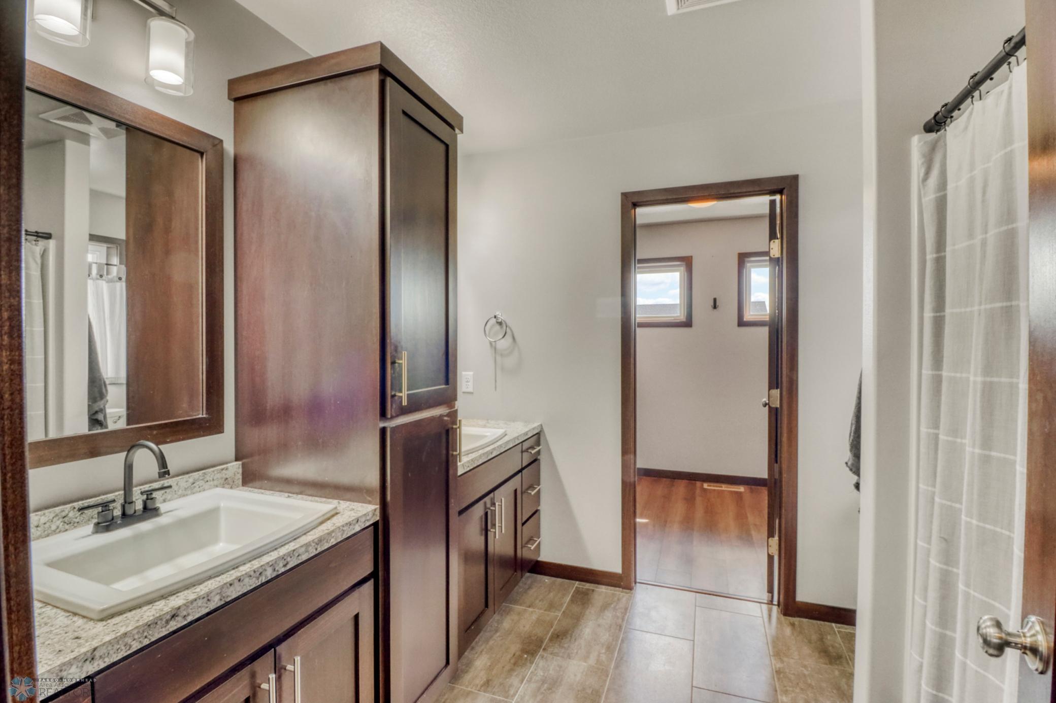 2322 12 Street, West Fargo, North Dakota image 32