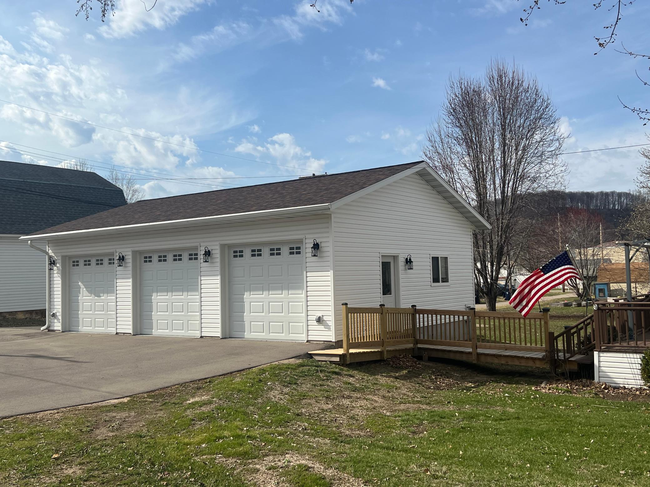 231 S Woodworth Street, Elmwood, Wisconsin image 2
