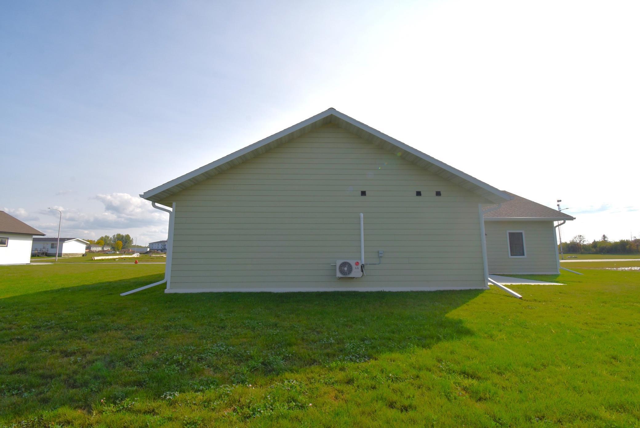505 Garfield Street, Warroad, Minnesota image 5