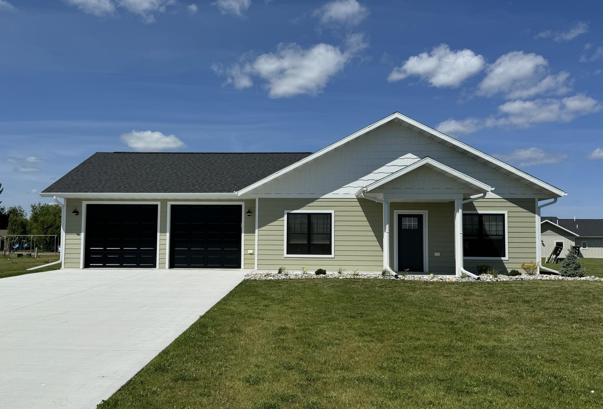 505 Garfield Street, Warroad, Minnesota image 1
