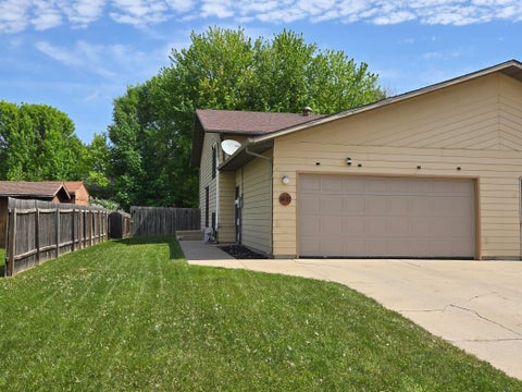 Homes For Sale - 1631 31st Avenue<br/> Fargo, ND 58103