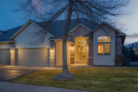 Townhouse For Sale - 11362 Hillcrest Drive<br/> Champlin, MN 55316