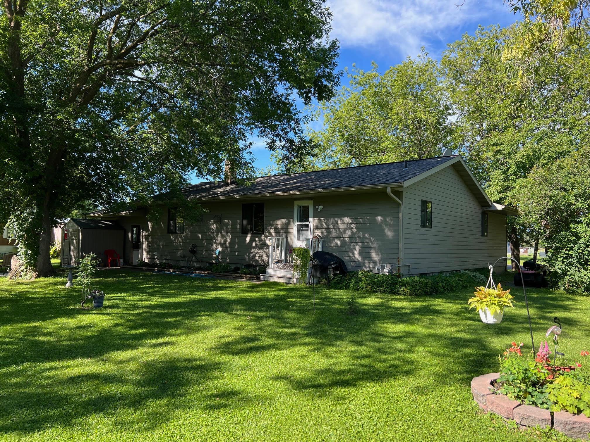 220 Minnesota Avenue, Warroad, Minnesota image 2
