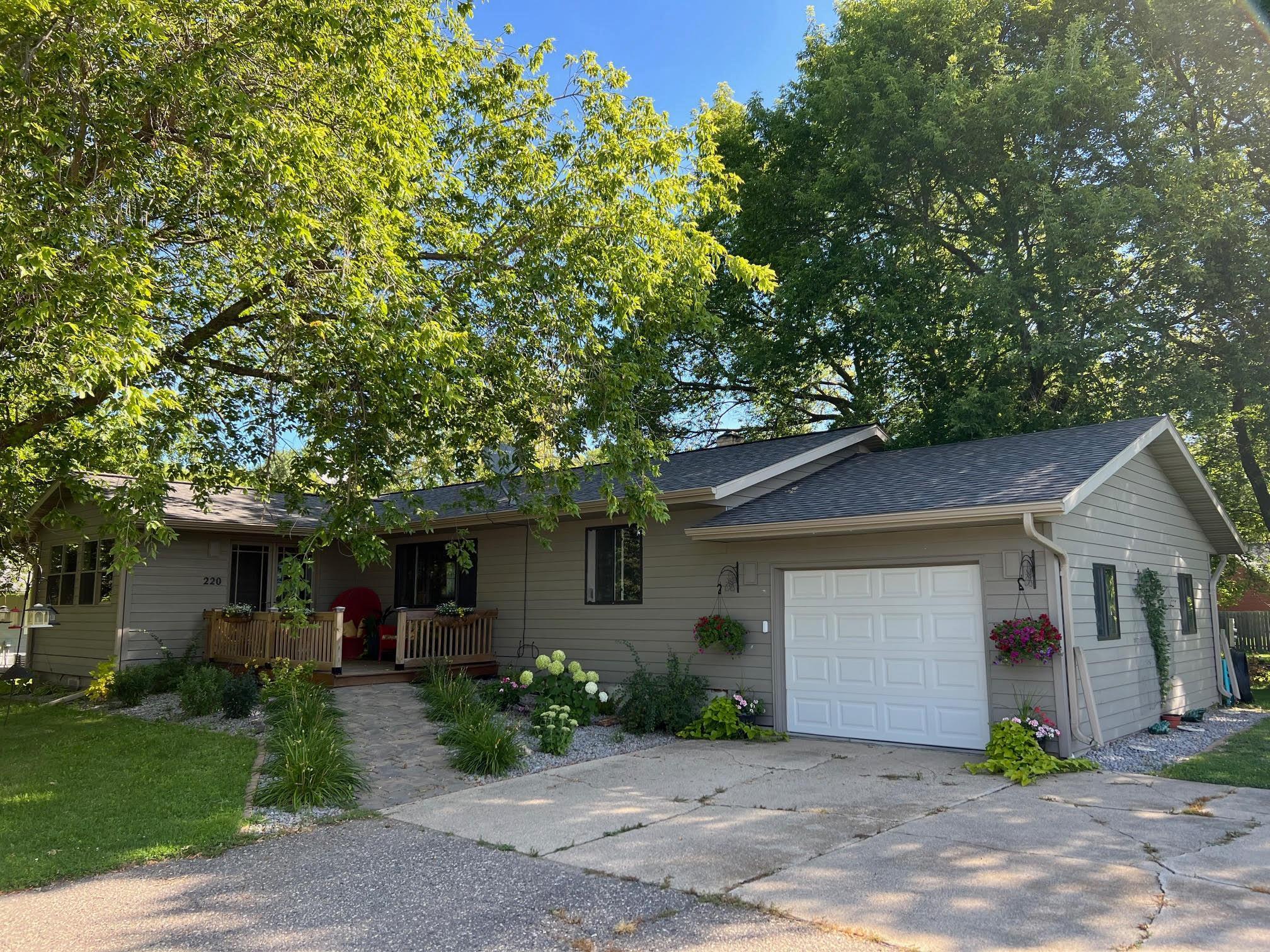 220 Minnesota Avenue, Warroad, Minnesota image 1