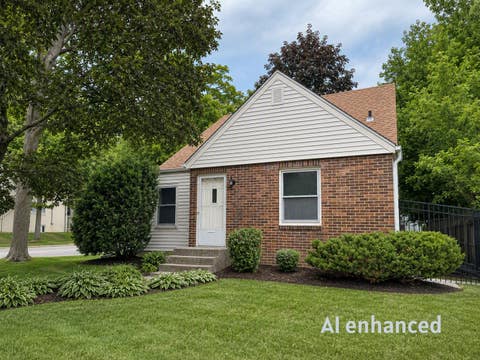 Homes For Sale - 2016 Como Avenue<br/> Ramsey County, Saint Paul, MN 55108