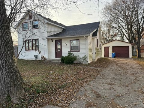 Homes For Sale - 238 Locust Avenue<br/> Owatonna, MN 55060