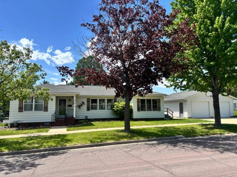 Homes For Sale - 414 S Dewey Street<br/> Martin County, Fairmont, MN 56031