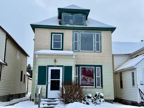 Multifamily For Sale - 208 5th Street<br/> Saint Louis County, Virginia, MN 55792