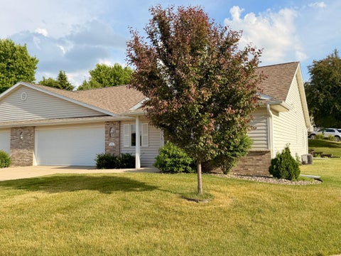 Townhouse For Sale - 703 15 1/2 Avenue<br/> Kasson, MN 55944