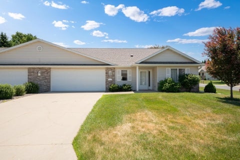 Townhouse For Sale - 703 15 1/2 Avenue<br/> Kasson, MN 55944
