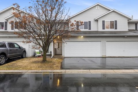 Townhouse For Sale - 2090 Parkway Avenue<br/> Shakopee, MN 55379