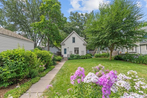 Homes For Sale - 1830 Hewitt Avenue<br/> Saint Paul, MN 55104