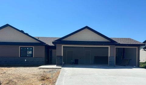 Townhouse For Sale - 307 11th Street<br/> Goodhue County, Goodhue, MN 55027